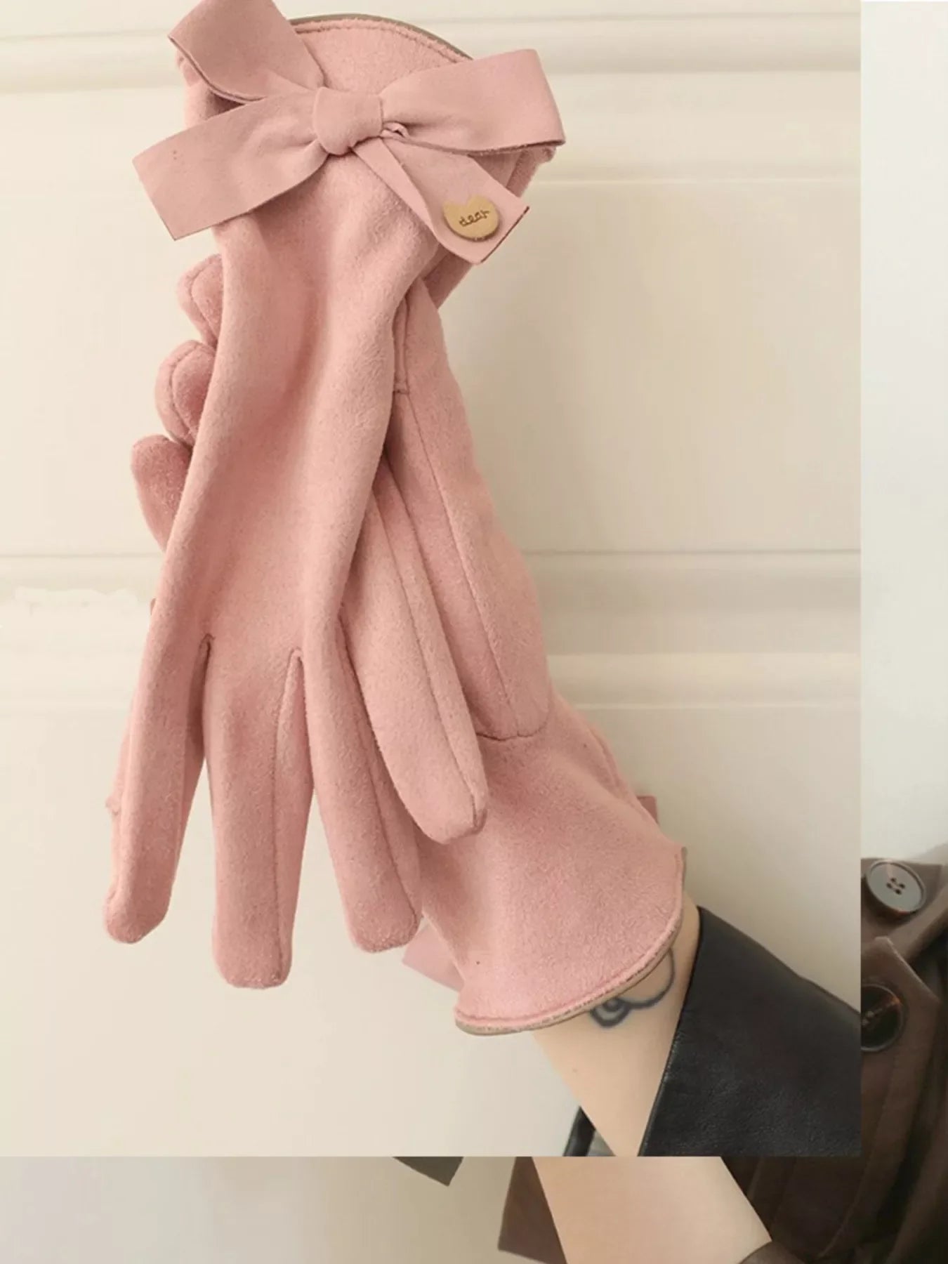 Bow-Decorated Gloves